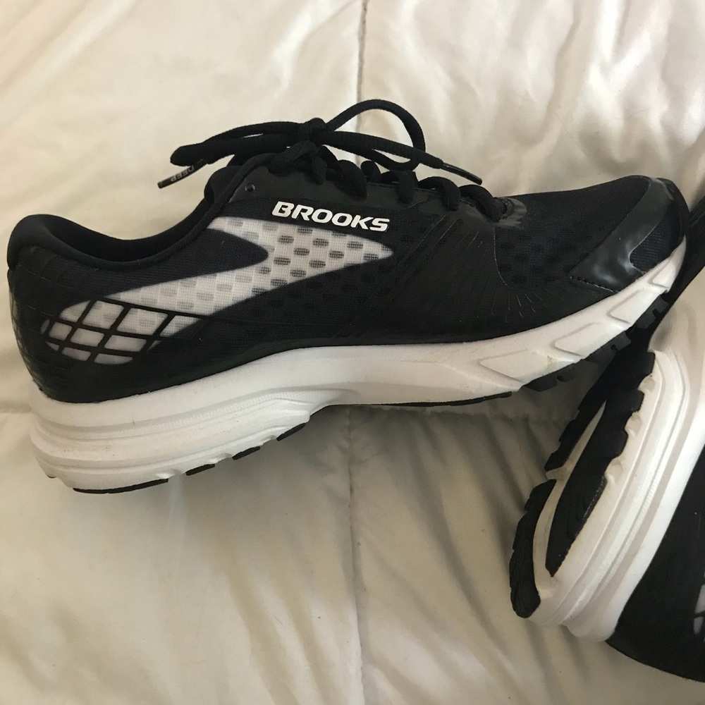 Brooks Launch 3 running sneaker NEVER WORN size 8